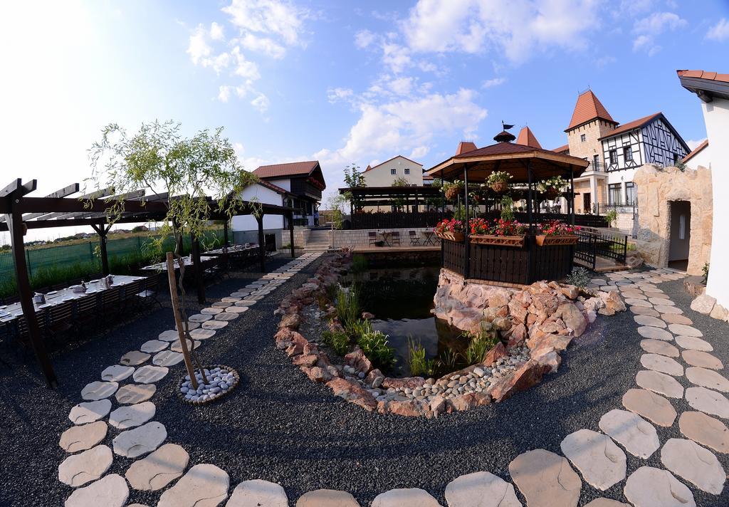 Hotel Castel Royal Újmosnica Kültér fotó
