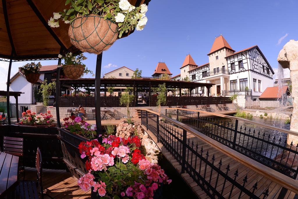 Hotel Castel Royal Újmosnica Kültér fotó