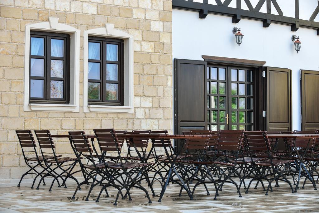 Hotel Castel Royal Újmosnica Kültér fotó