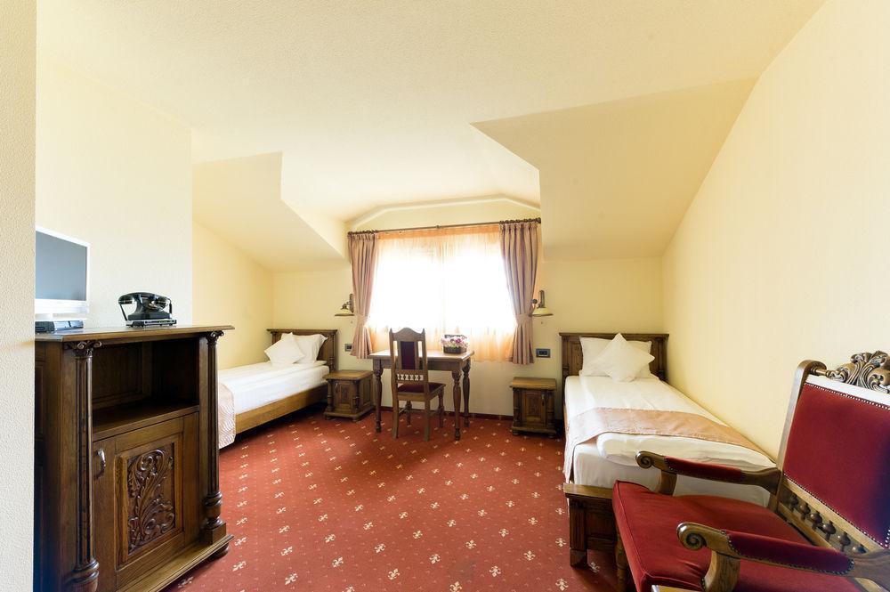 Hotel Castel Royal Újmosnica Kültér fotó