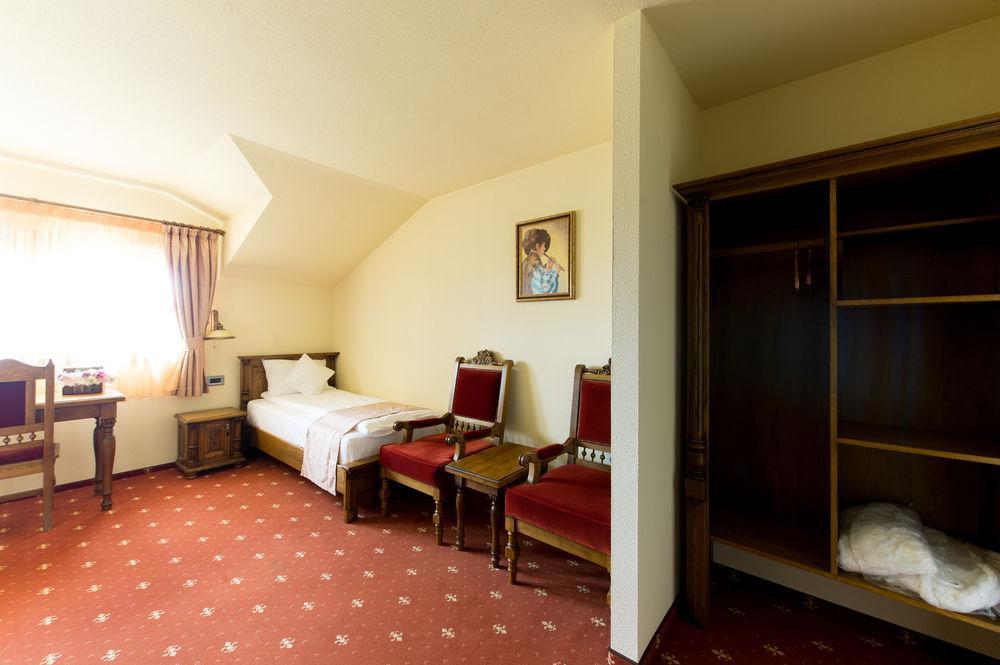 Hotel Castel Royal Újmosnica Kültér fotó