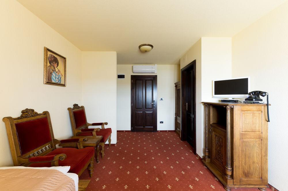Hotel Castel Royal Újmosnica Kültér fotó