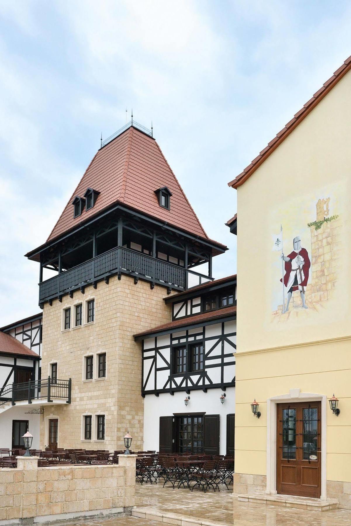 Hotel Castel Royal Újmosnica Kültér fotó