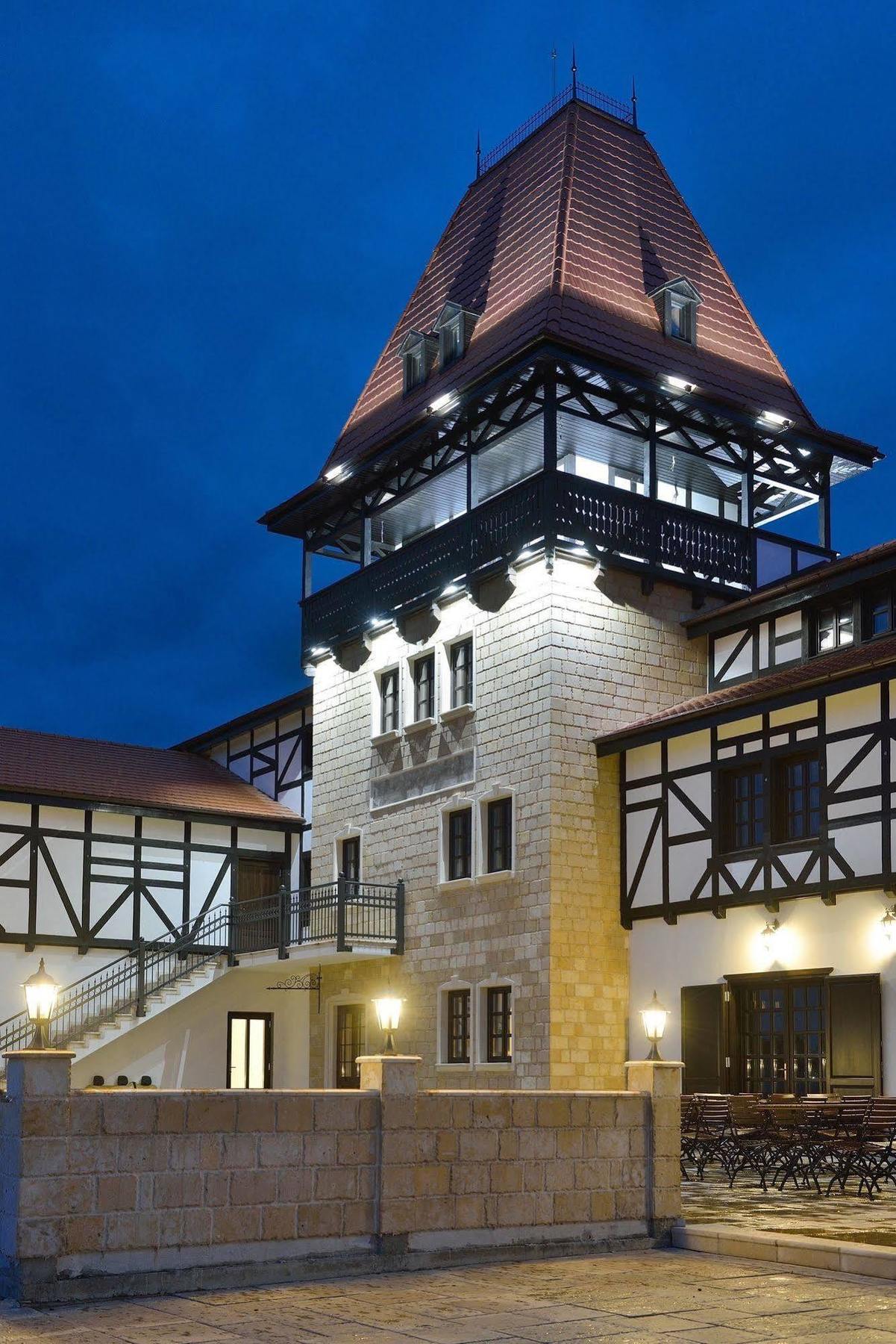 Hotel Castel Royal Újmosnica Kültér fotó