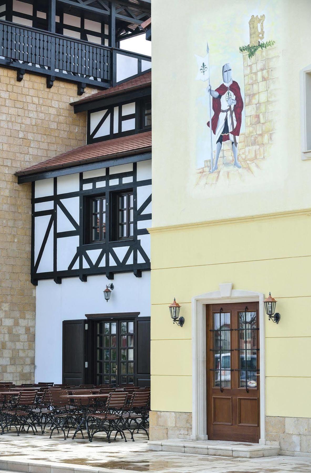 Hotel Castel Royal Újmosnica Kültér fotó