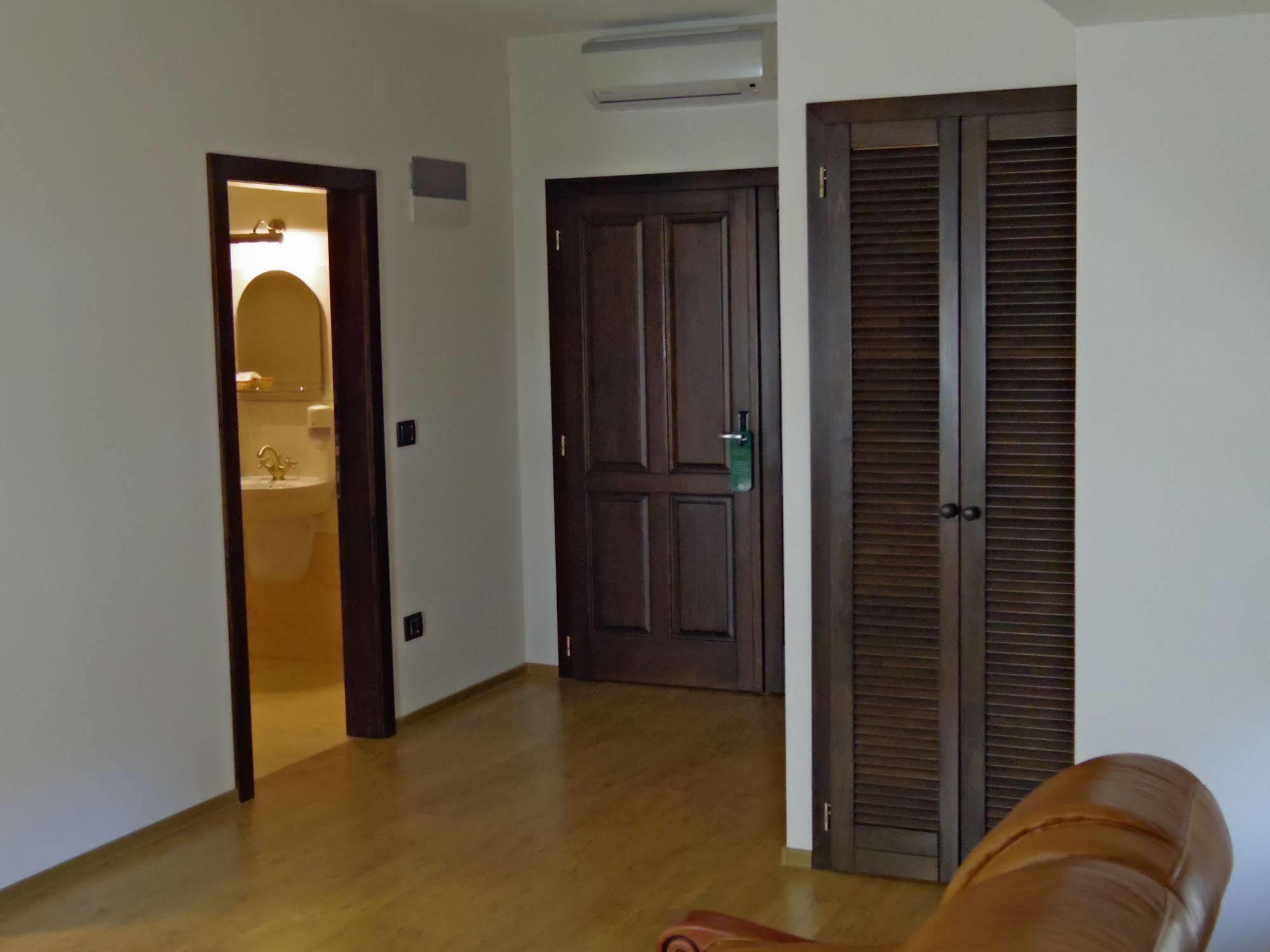 Hotel Castel Royal Újmosnica Kültér fotó